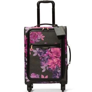 Very cute, sturdy, floral hand carry luggage. Perfect for your vacations. 💗💕